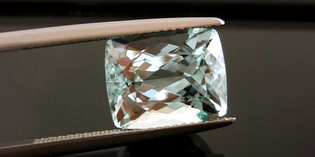 ブラジル産アンブリゴナイト☆クッション12.5ｘ10☆15.34ct.