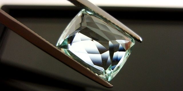 ブラジル産アンブリゴナイト☆クッション12.5ｘ10☆15.34ct.