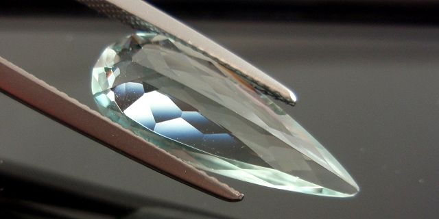 ブラジル産アンブリゴナイト☆ペアシェイプ20ｘ7.7☆4.61ct.